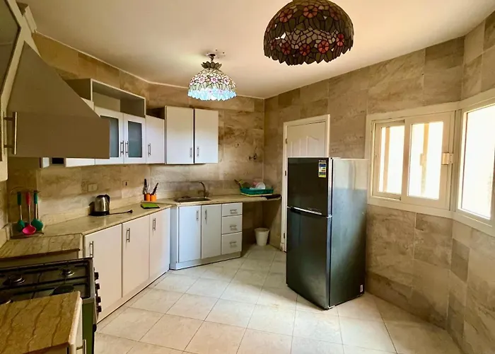 Villa 6 Brs W/ Private Pool - Sandy - Wifi *