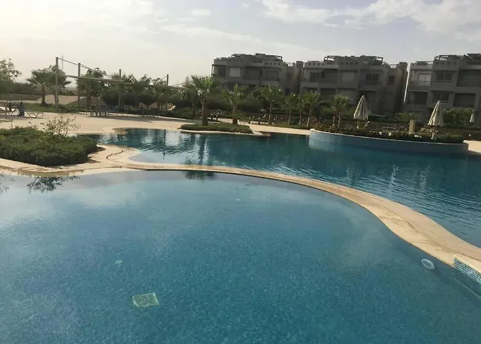 Villa 6 Brs W/ Private Pool - Sandy - Wifi