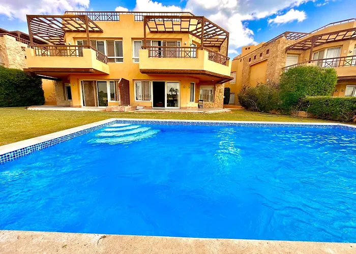 6 Brs W/ Private Pool - Sandy - Wifi * Ain Suchna